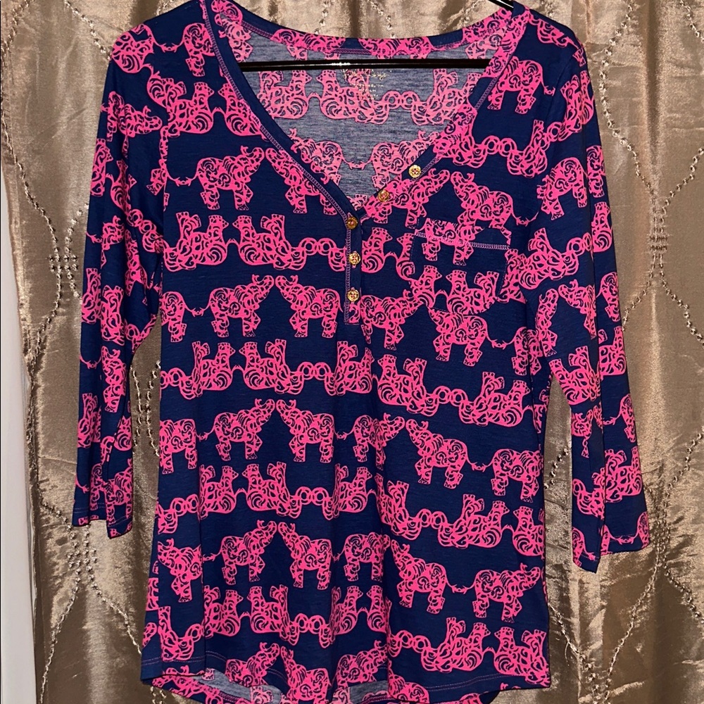 Lilly Pulitzer Cotton Size Med 3/4 Sleeve top. Elephant Tusk Up, Navy and Pink.